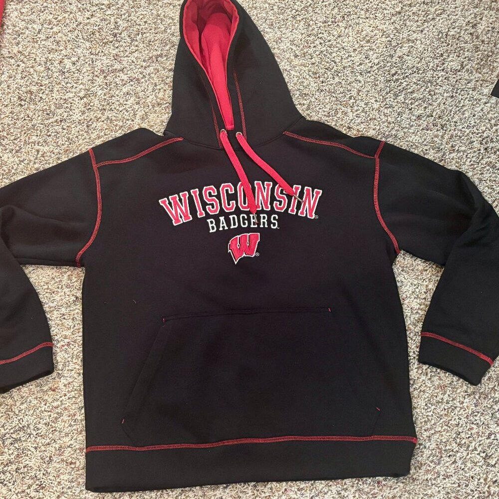 ~~UW WISCONSIN BADGERS BUCKY S EMBROIDERED HOODIE  BEST WISCONSIN BADGERS VINTA